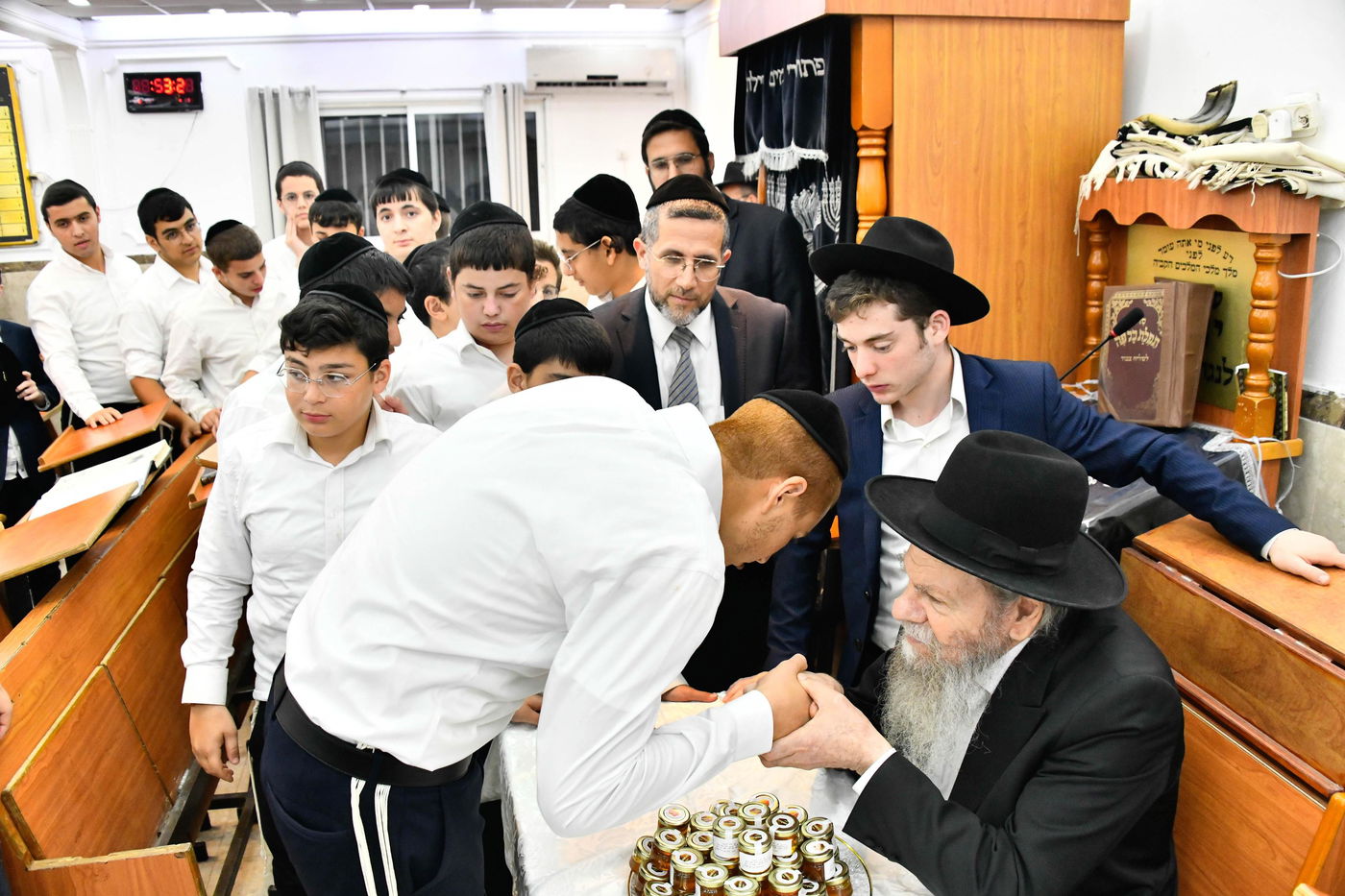 הגרמ"ש אדלשטיין בשיחה בשיח יצחק