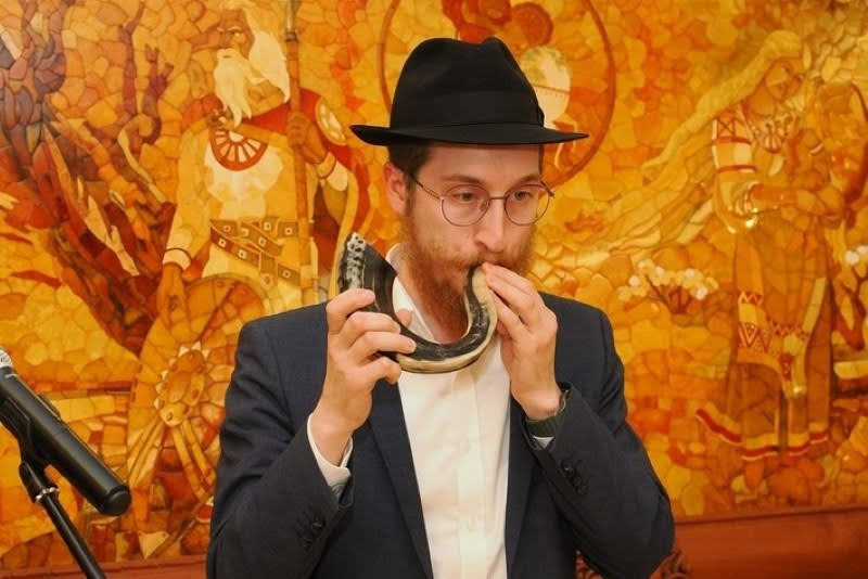 מעמד תקיעת שופר בטירת 'אבן הענבר' 