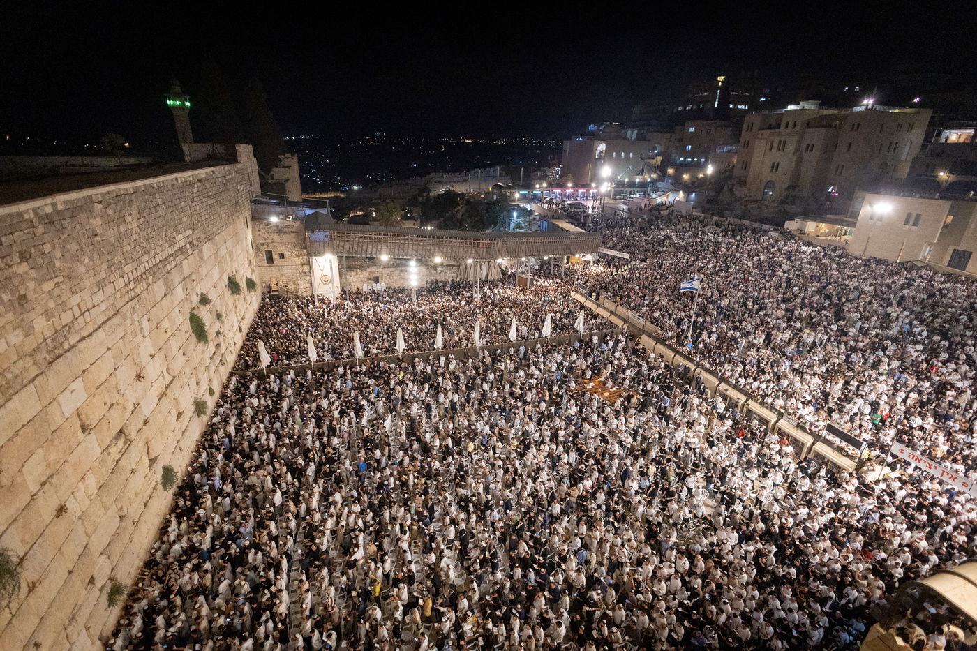 אלפים באמירת סליחות בכותל המערבי - אירוע שנראה היה כחלום רחוק ליהודים בדורות עברו