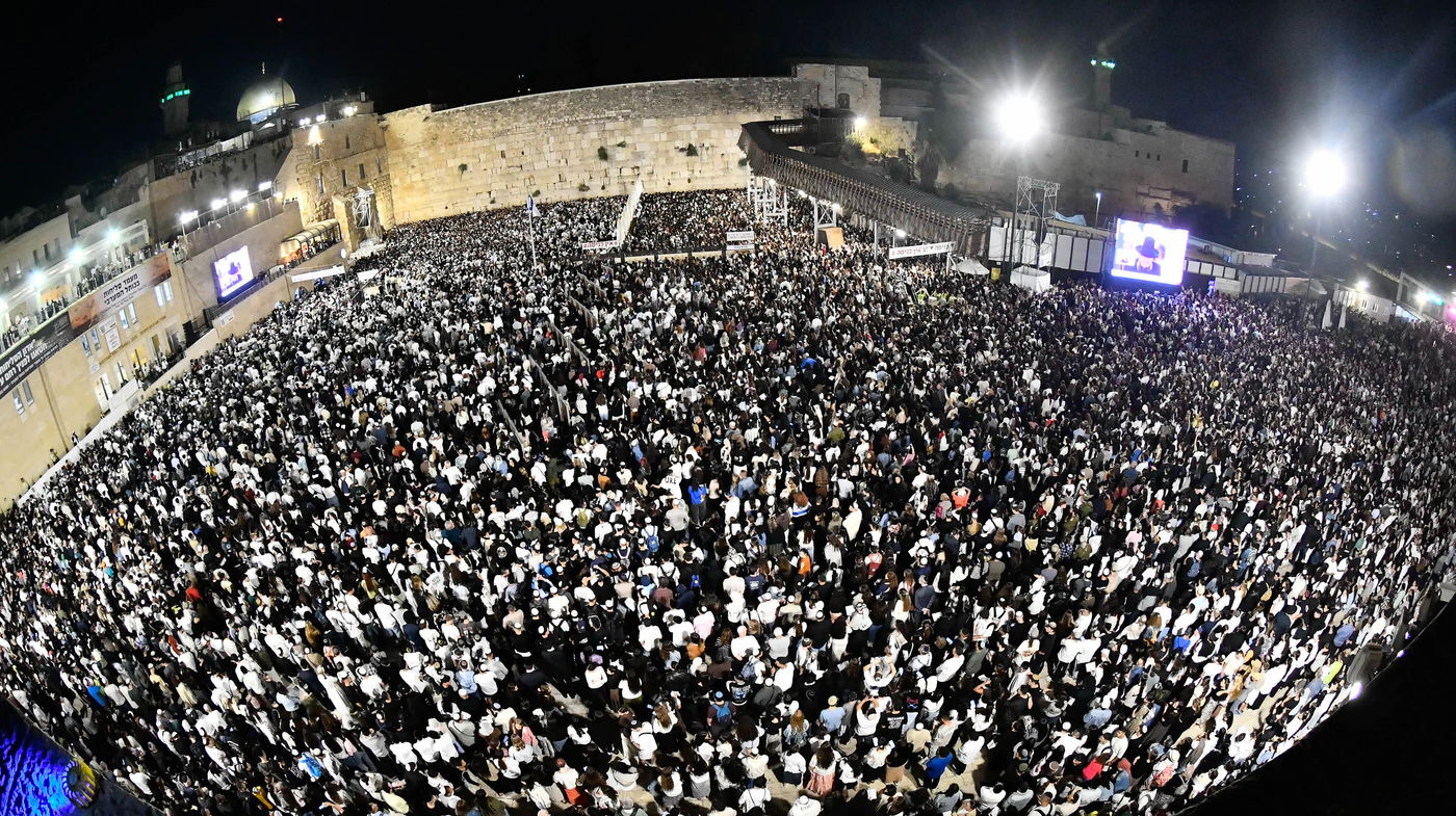 סליחות ליל שישי ברחבת הכותל המערבי