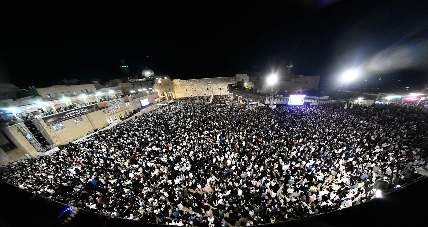 סליחות ליל שישי ברחבת הכותל המערבי