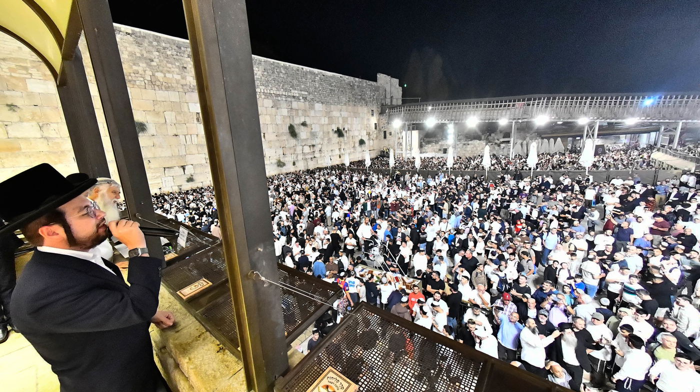 סליחות ליל שישי ברחבת הכותל המערבי