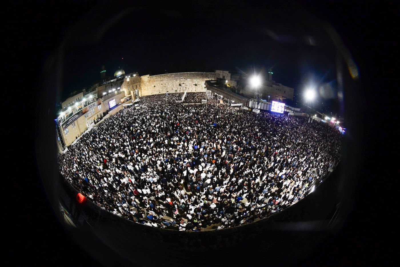 סליחות ליל שישי ברחבת הכותל המערבי
