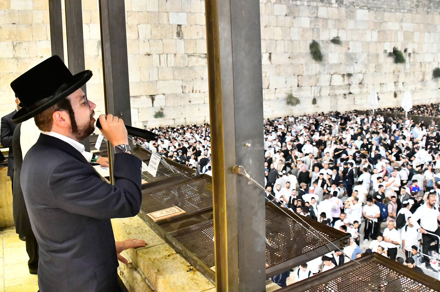 סליחות ליל שישי ברחבת הכותל המערבי