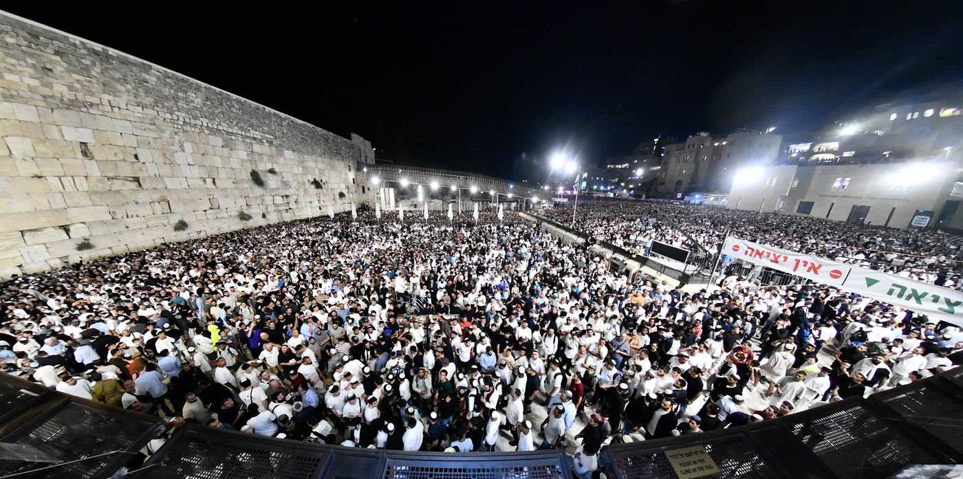 סליחות ליל שישי ברחבת הכותל המערבי