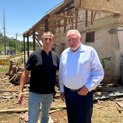 ליברמן ביחד עם אזולאי