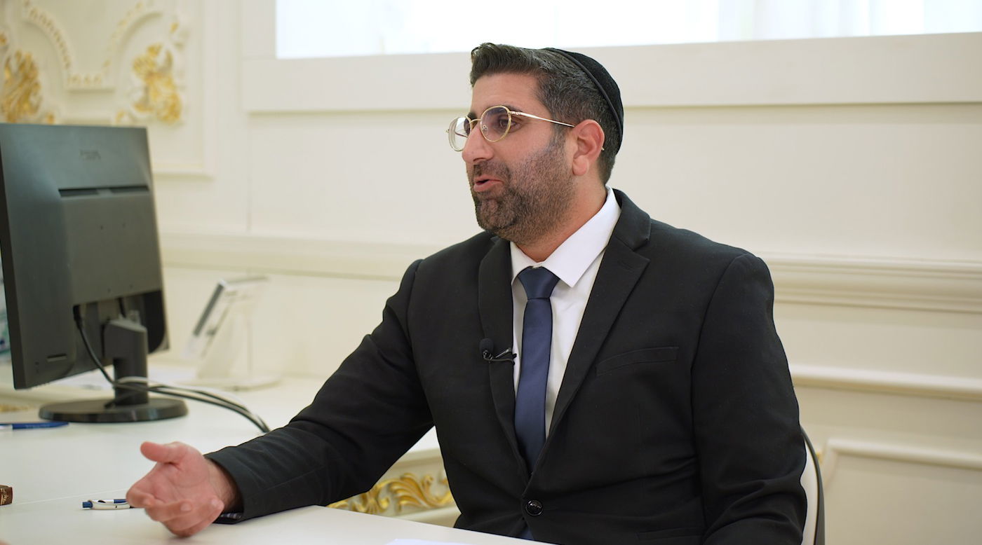 יוסי עבדו בשיחה עם הרב יגאל כהן