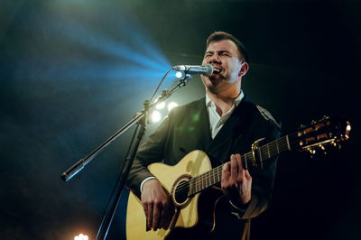 שימי וייס חוזר עם סינגל שני: "רם ונשא"