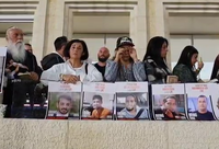 "אלוקים שלי, תפילה אחת יש לי אליך" | משפחות חטופים זעקו עם ההמונים בכותל