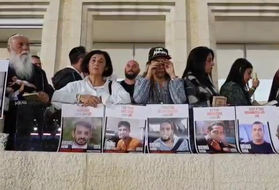 "אלוקים שלי, תפילה אחת יש לי אליך" | משפחות חטופים זעקו עם ההמונים בכותל