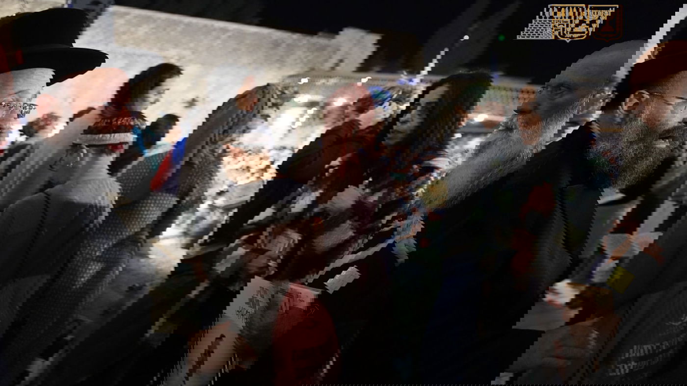 "אלוקים שלי, תפילה אחת יש לי אליך" | משפחות חטופים זעקו עם ההמונים בכותל