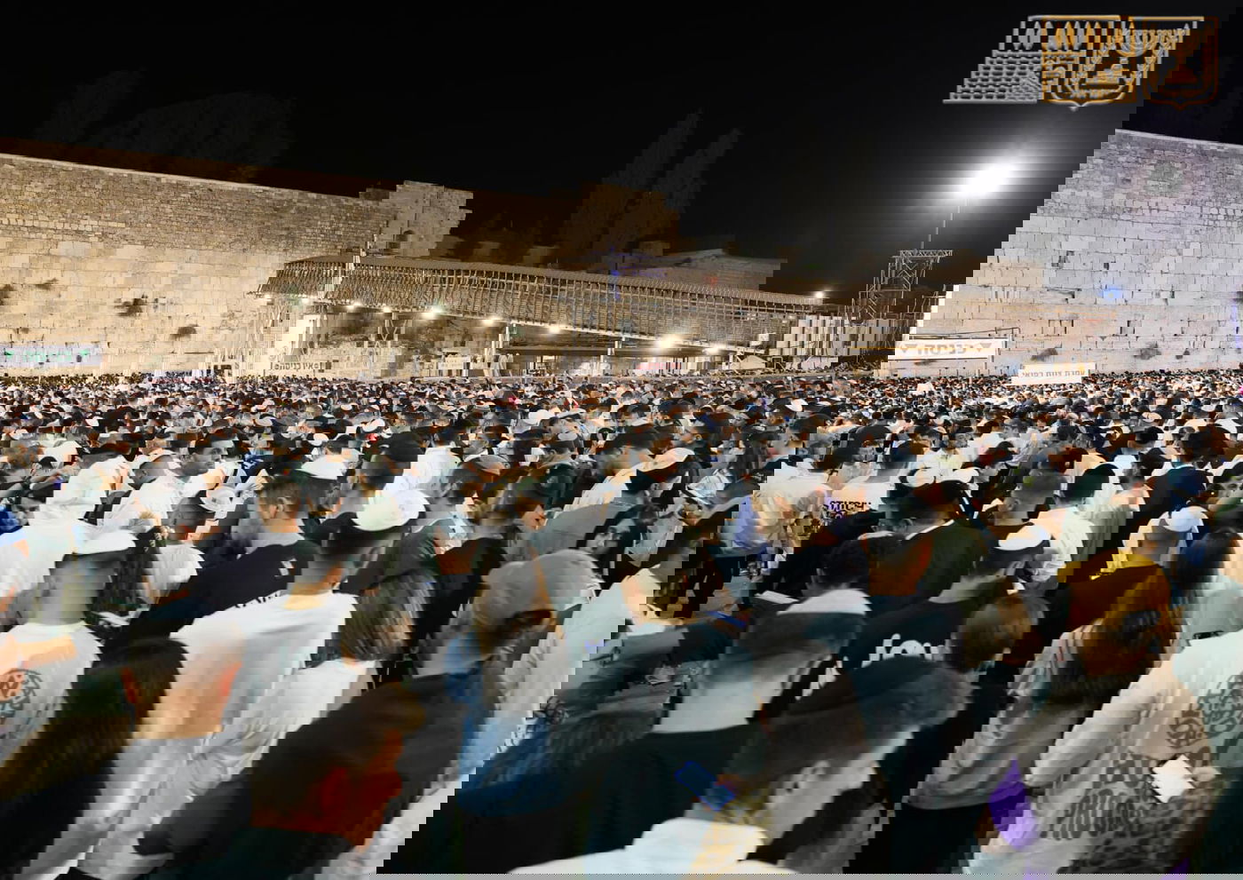 "אלוקים שלי, תפילה אחת יש לי אליך" | משפחות חטופים זעקו עם ההמונים בכותל