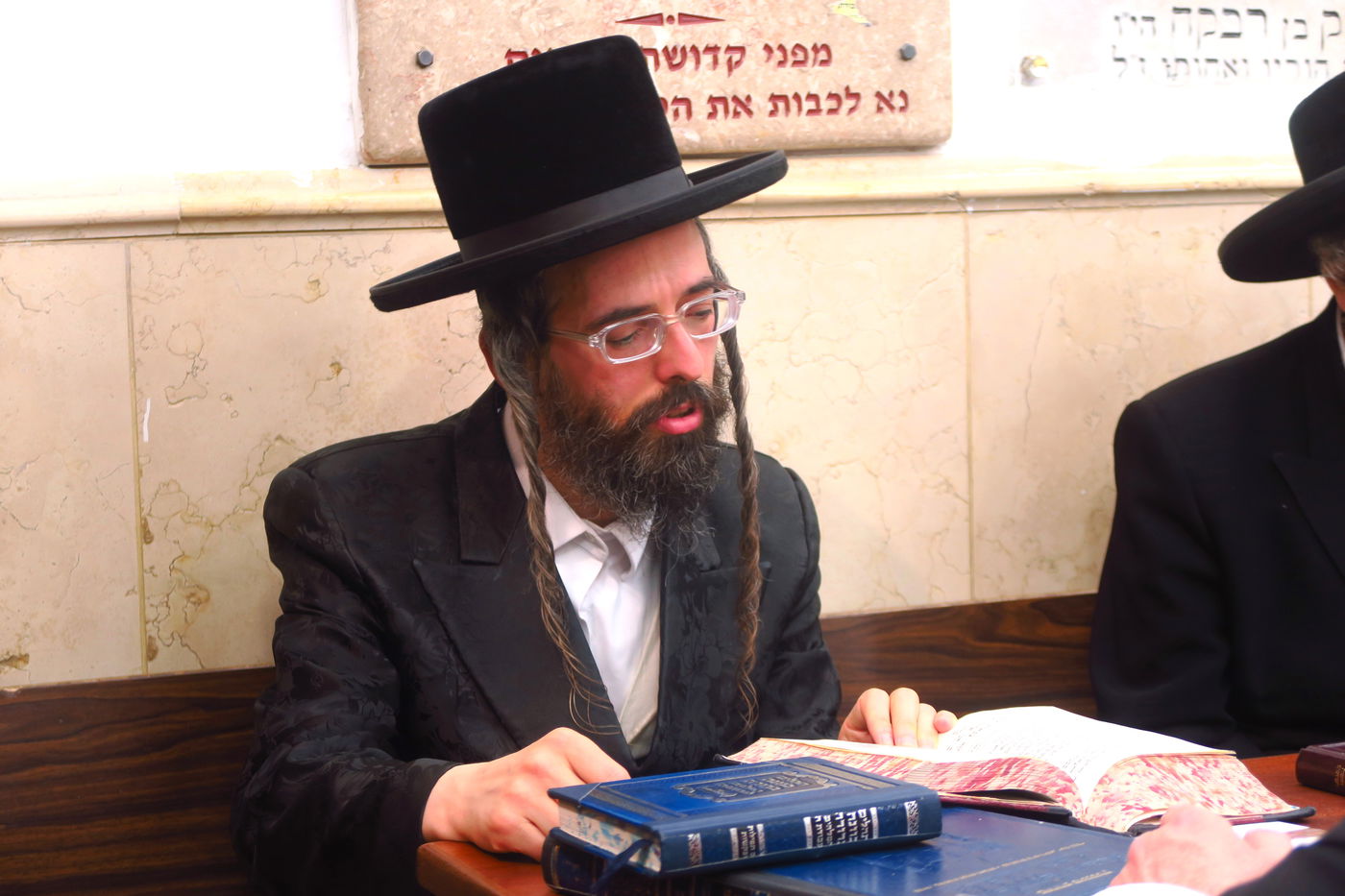 האדמו"ר מזוועהיל באתרא קדישא מירון