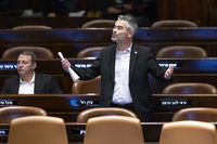 סין מאיימת על ח"כ בעז טופורובסקי: "אם לא ירסן את עצמו - יתנפץ לרסיסים"