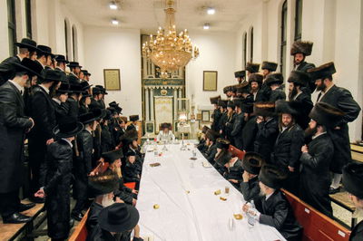 טיש נעילת החג בחצה"ק ביאלה ב"ב