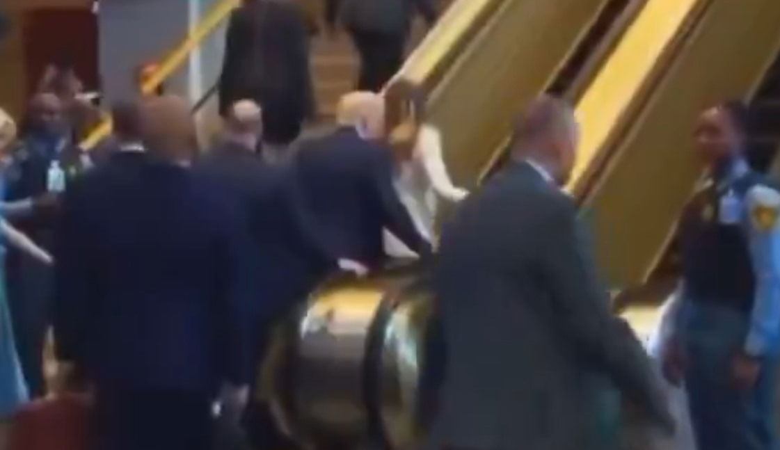 ממתין במדריגות