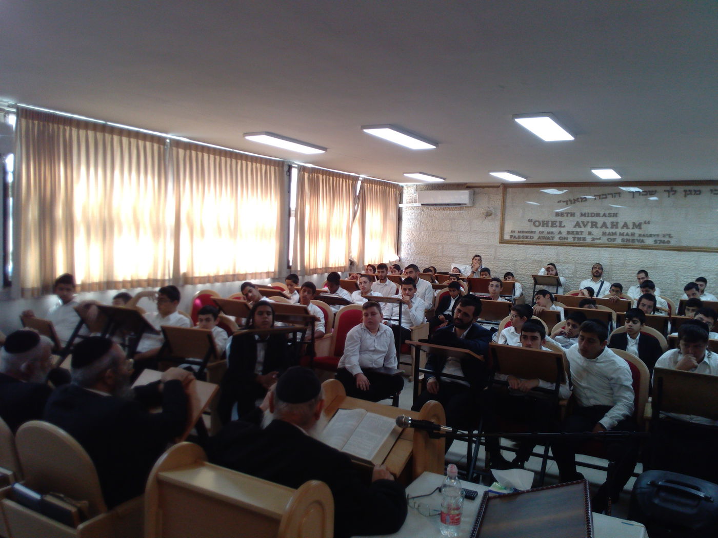 הגאון רבי משה מאיה בהיכל ישיבת 'תורה והוראה'