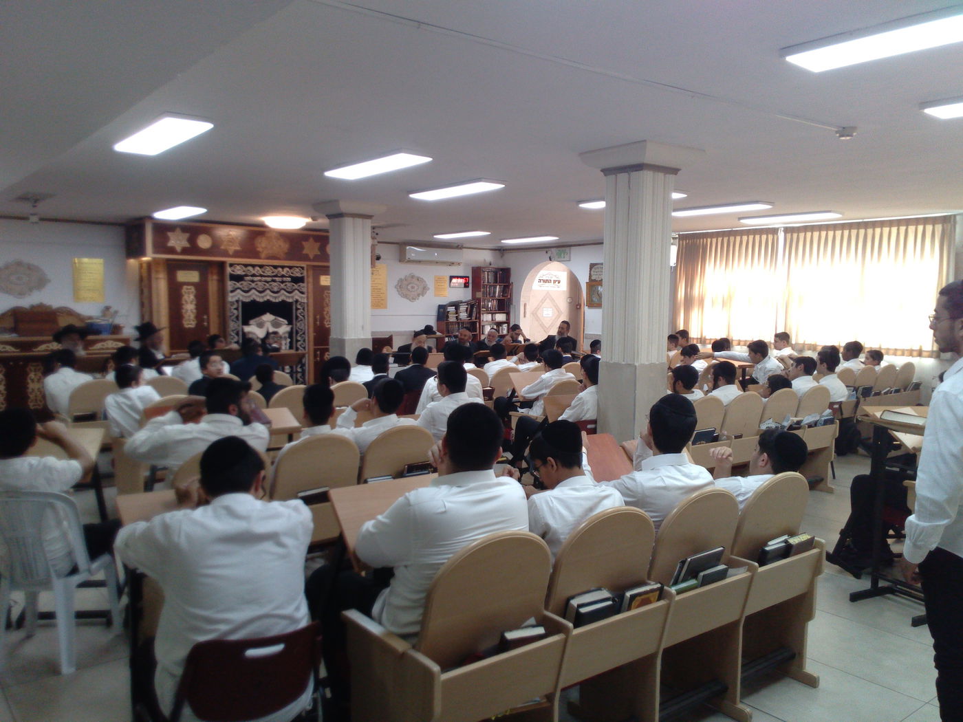 הגאון רבי משה מאיה בהיכל ישיבת 'תורה והוראה'