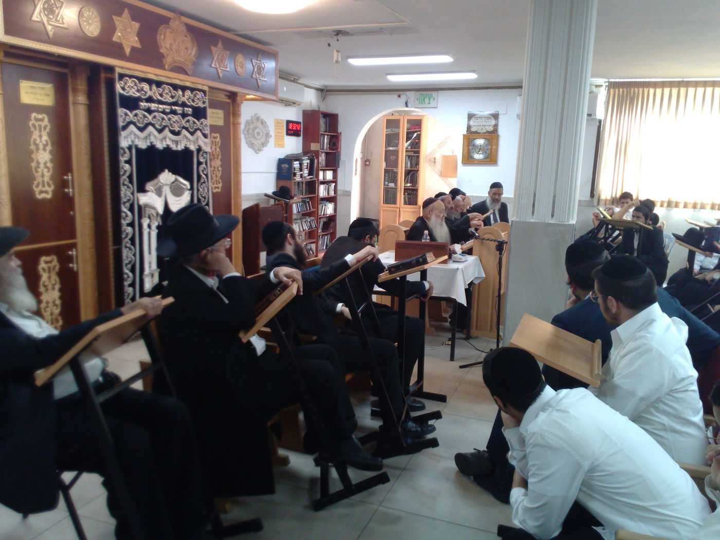 הגאון רבי משה מאיה בהיכל ישיבת 'תורה והוראה'