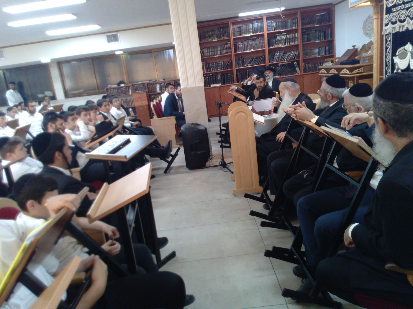 הגאון רבי משה מאיה בהיכל ישיבת 'תורה והוראה'