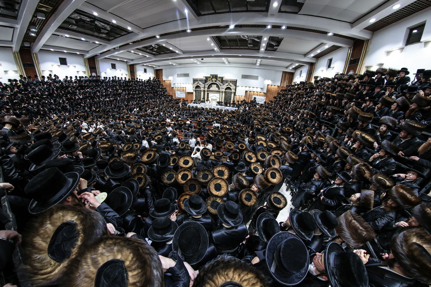 האדמו"ר מצאנז בטיש נעילת החג ר"ה