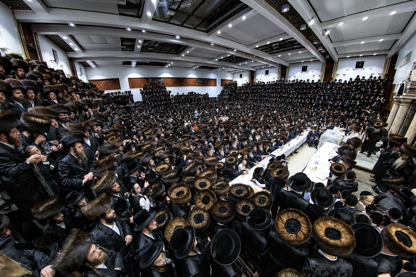 האדמו"ר מצאנז בטיש נעילת החג ר"ה