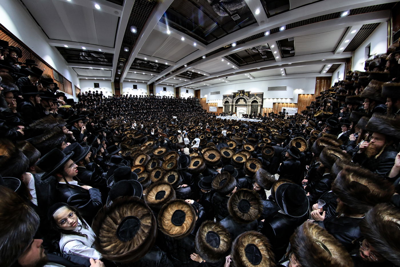 האדמו"ר מצאנז בטיש נעילת החג ר"ה