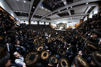 האדמו"ר מצאנז בטיש נעילת החג ר"ה