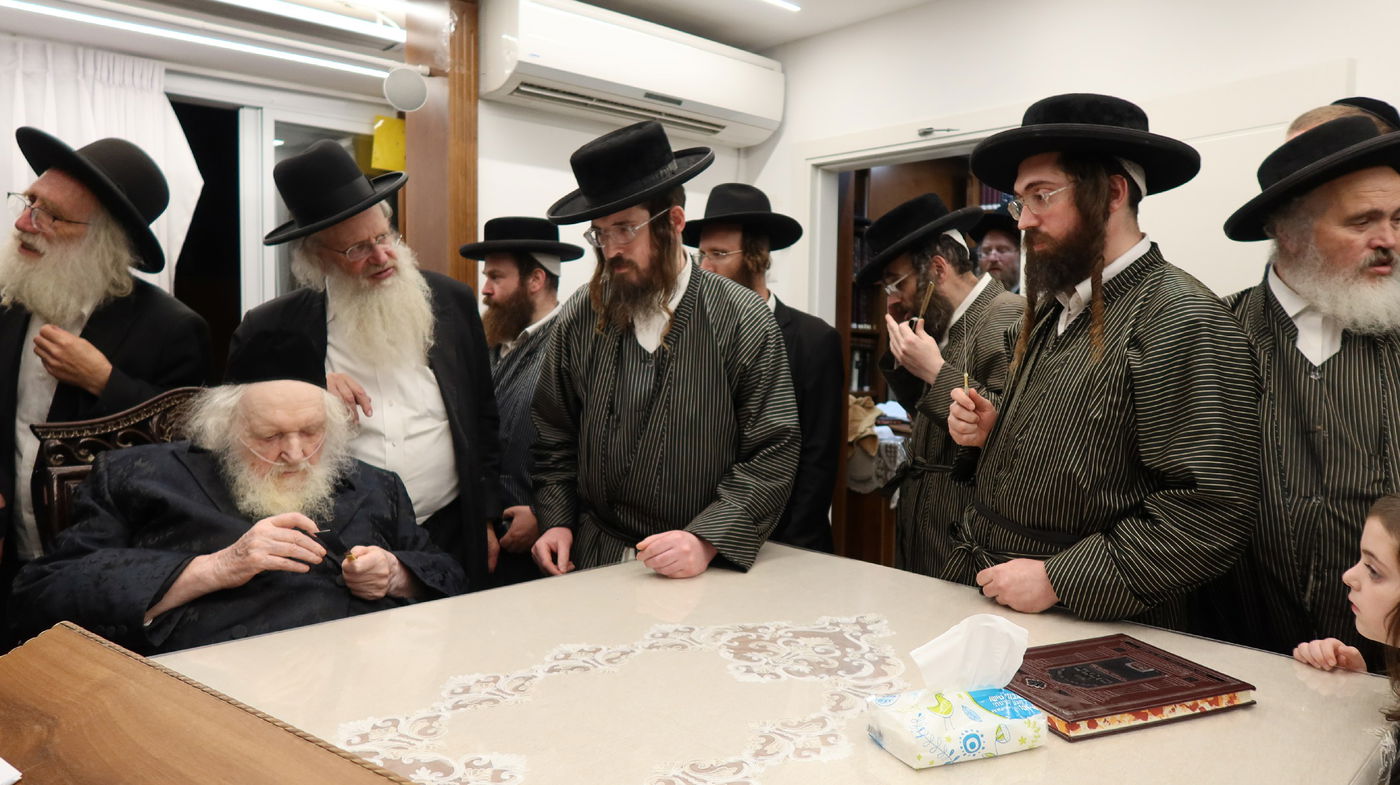 הגר"מ שטרנבוך בבדיקת סכיני השוחטים