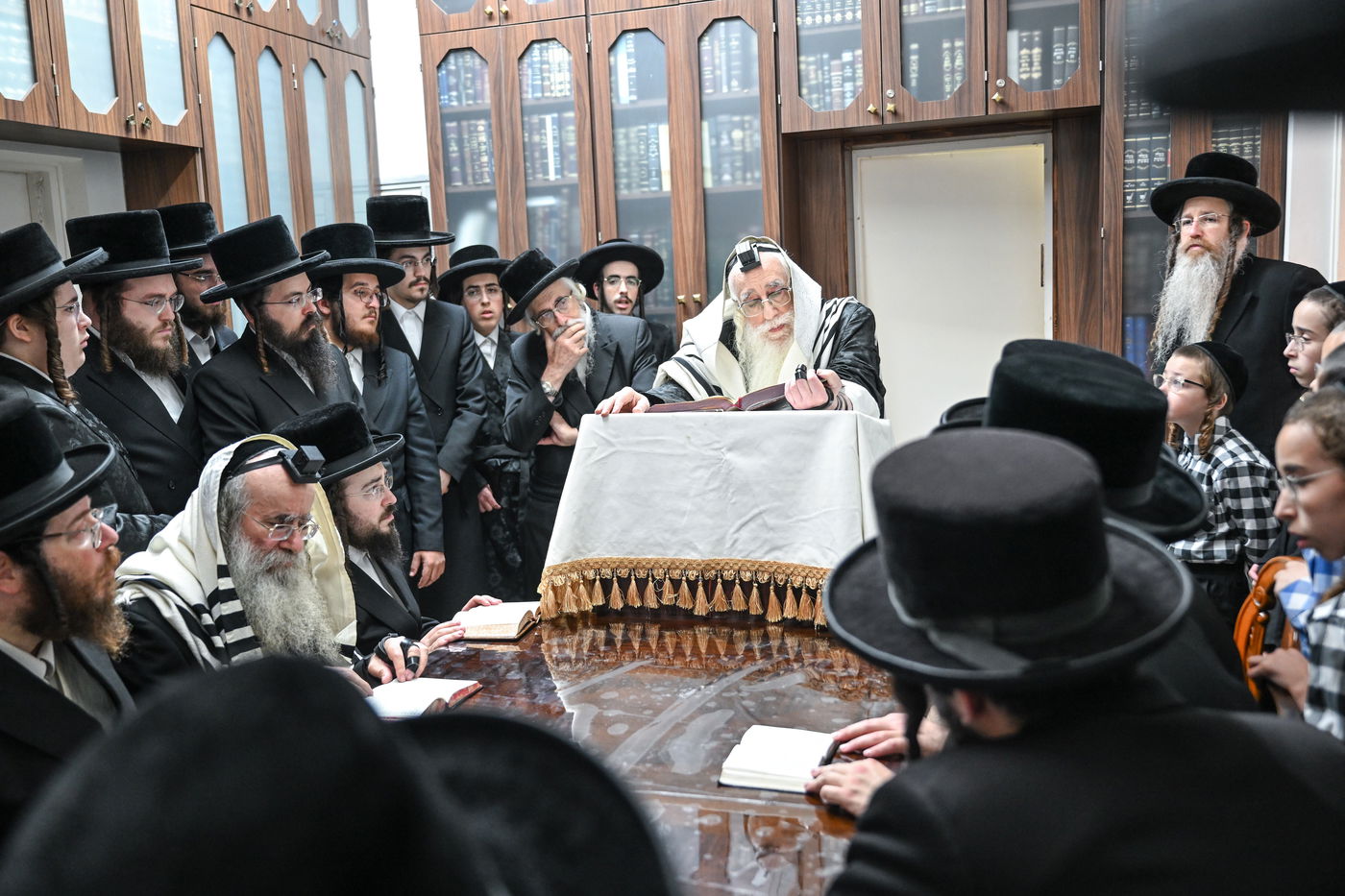 האדמו"ר מצאנז בהתרת נדרים