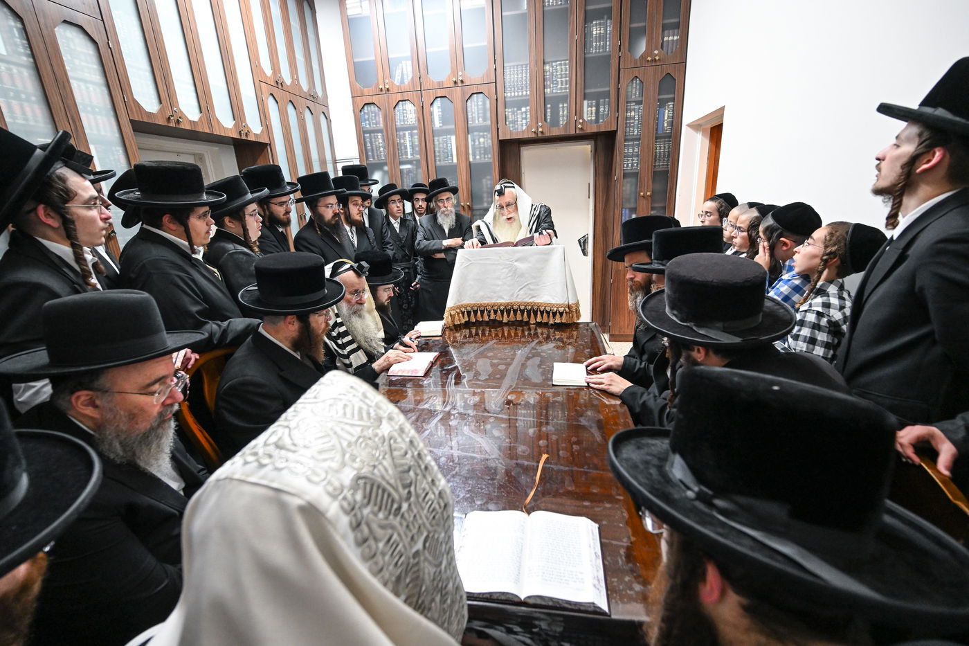 האדמו"ר מצאנז בהתרת נדרים