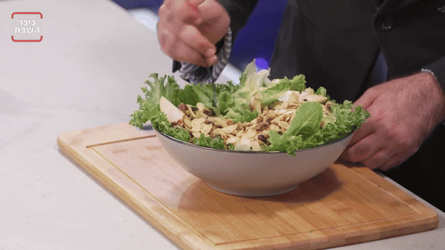 השף אבי מילר מפתיע עם סלט חסה עסיסי ומקורי - צפו