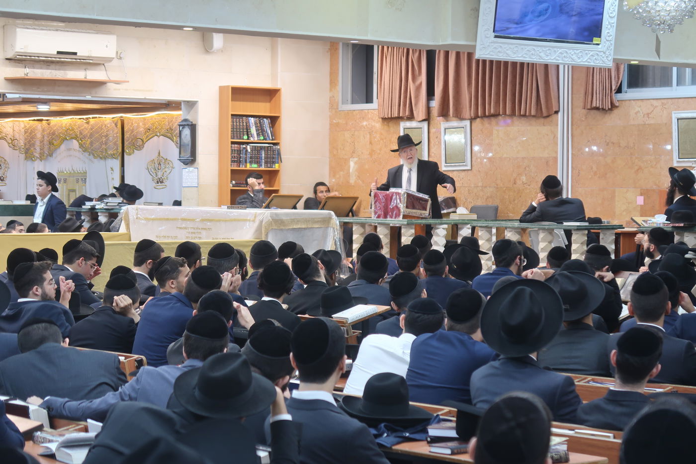 מוצאי ר"ה אצל ראש ישיבת 'כסא רחמים' הגאון רבי צמח מאזוז