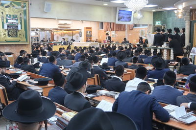 מוצאי ר"ה אצל ראש ישיבת 'כסא רחמים' הגאון רבי צמח מאזוז