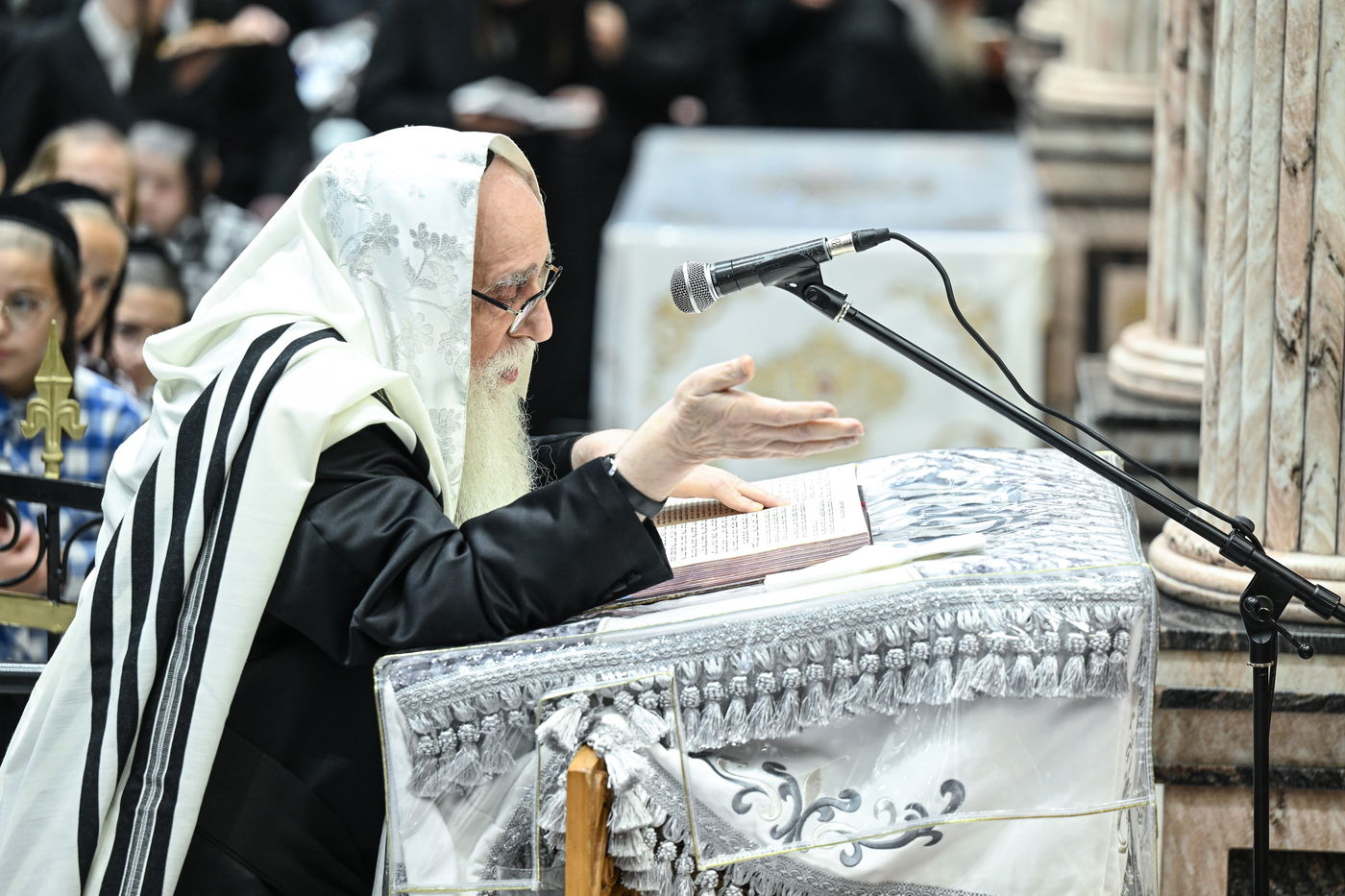 האדמו"ר מצאנז בסליחות ערב ר"ה