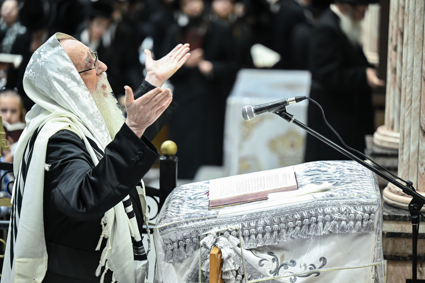 האדמו"ר מצאנז בסליחות ערב ר"ה