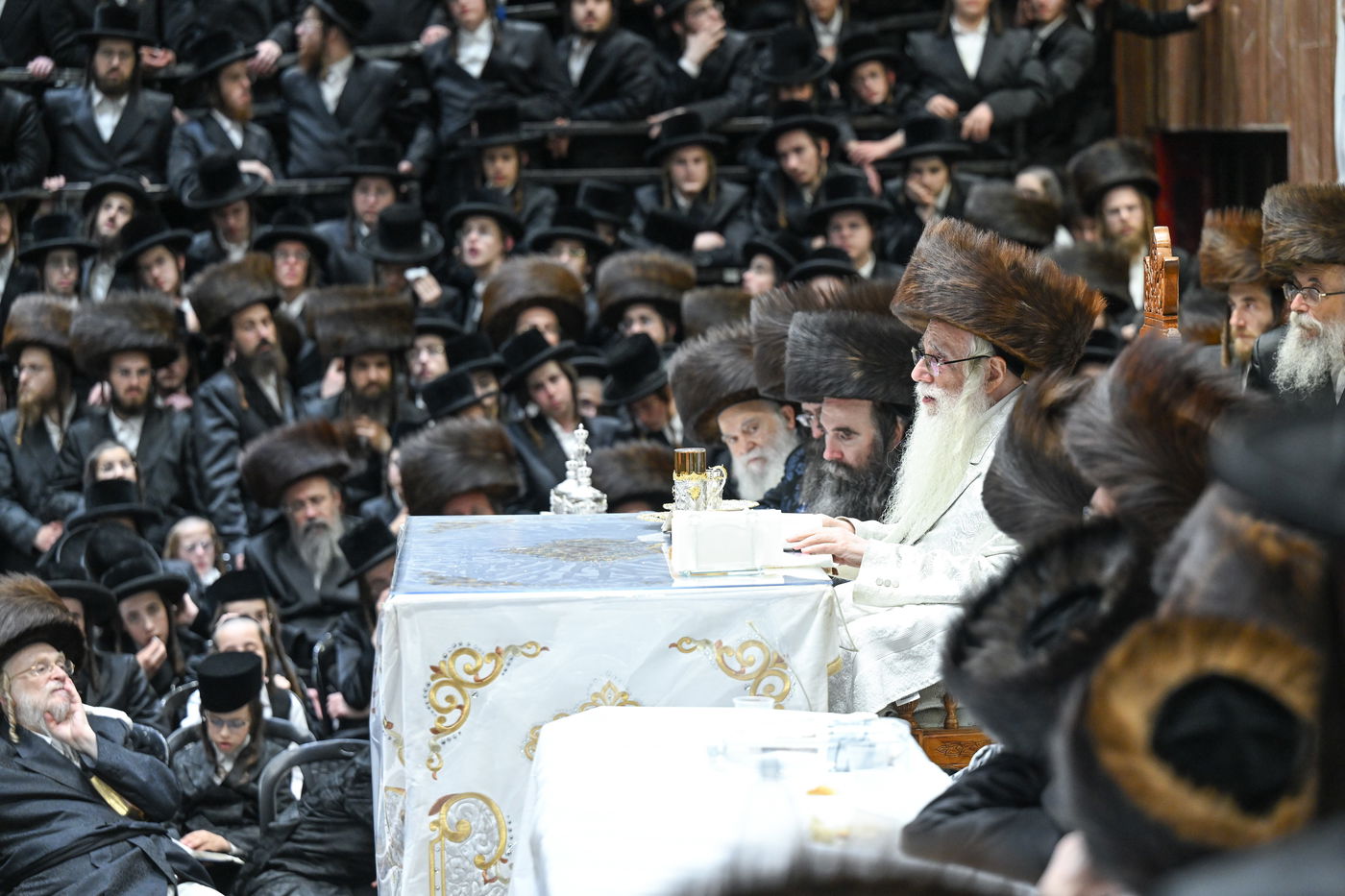 האדמו"ר מצאנז בטיש נעילת החג ר"ה