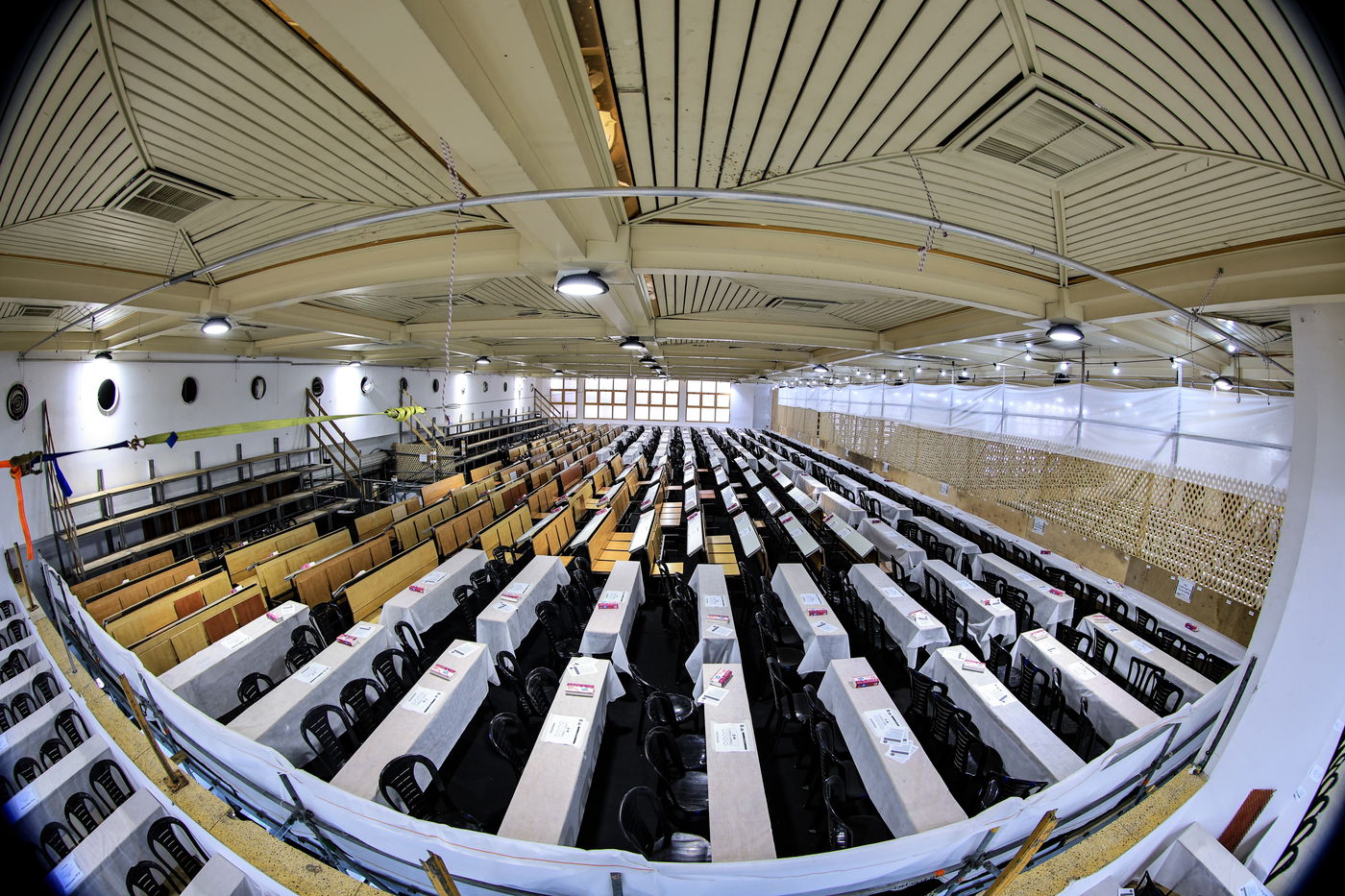 היכל רוזנברג בקריית צאנז מוכן לתפילות ר"ה