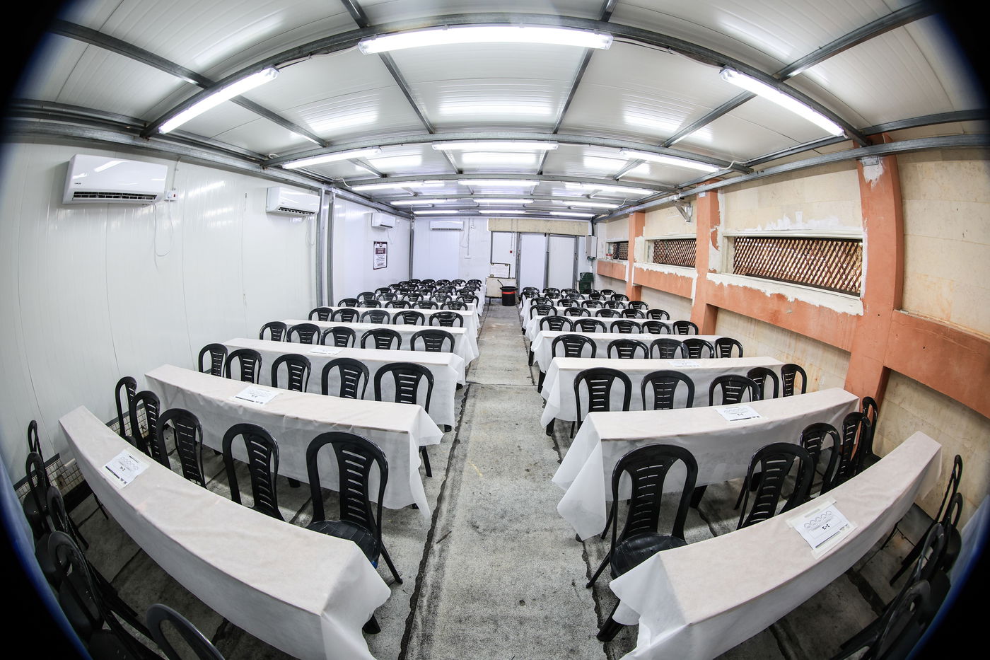 היכל רוזנברג בקריית צאנז מוכן לתפילות ר"ה