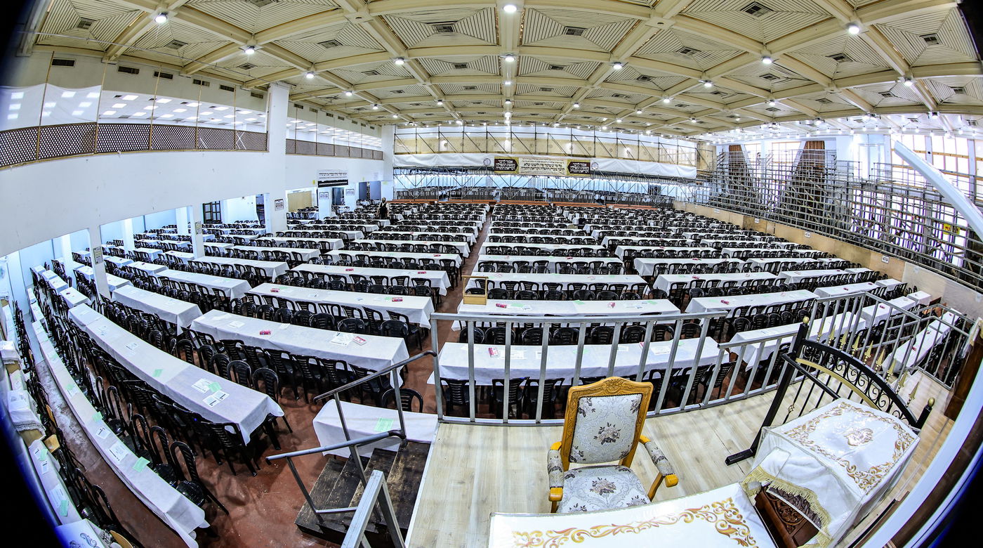 היכל רוזנברג בקריית צאנז מוכן לתפילות ר"ה