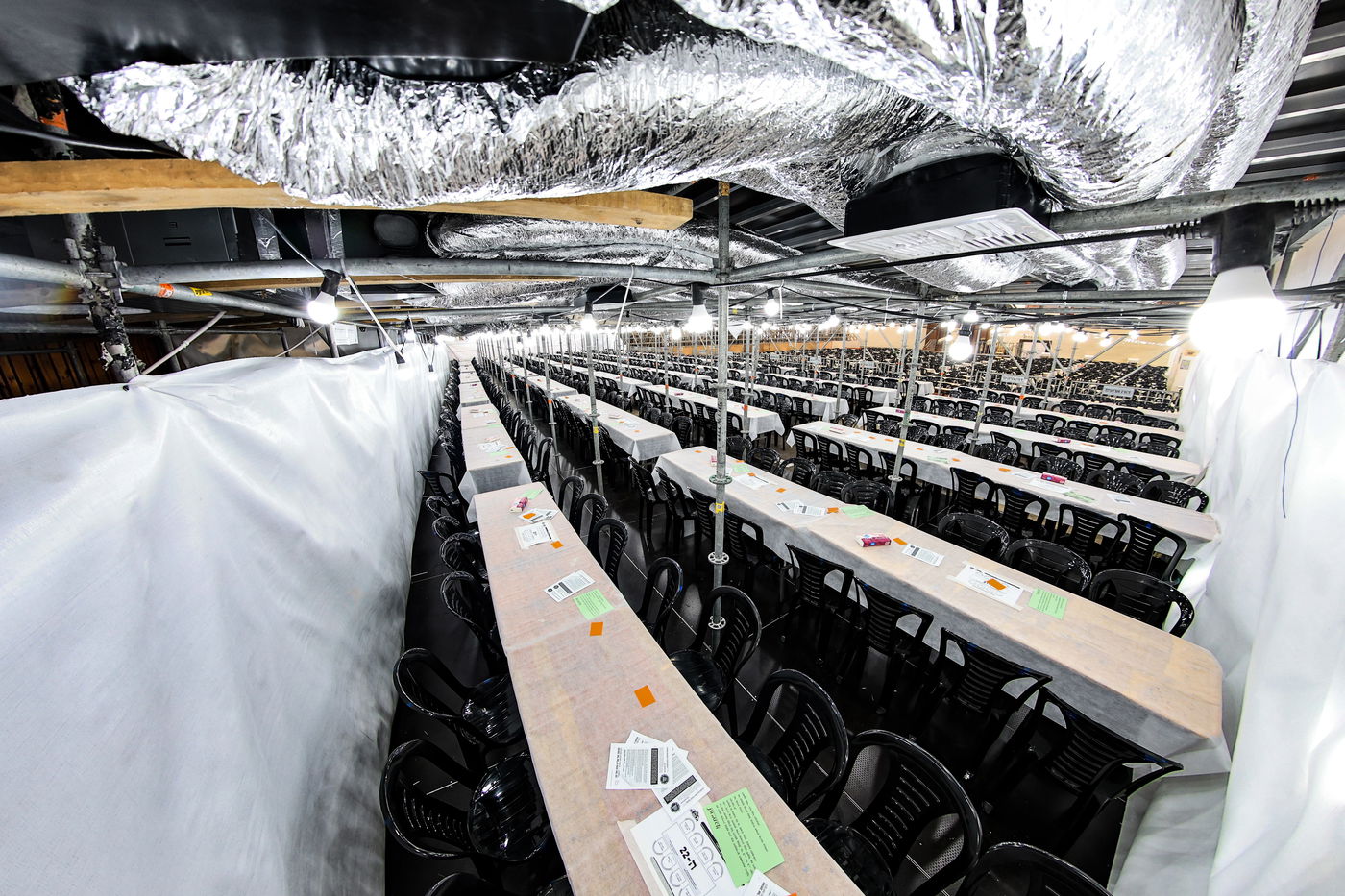 היכל רוזנברג בקריית צאנז מוכן לתפילות ר"ה