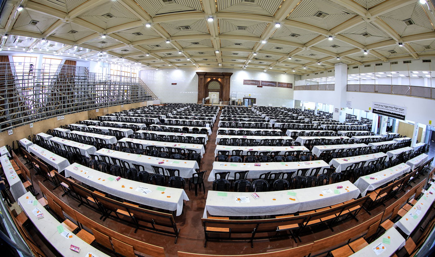 היכל רוזנברג בקריית צאנז מוכן לתפילות ר"ה