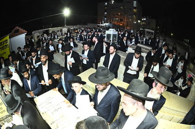 דמעה ובכייה על ציון מרנא החזו"א זיע"א