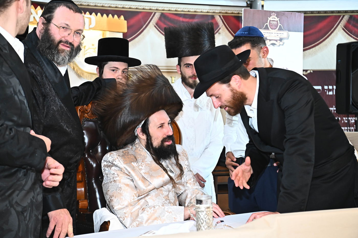 מוצאי ראש השנה בחצה"ק מעז'בוז