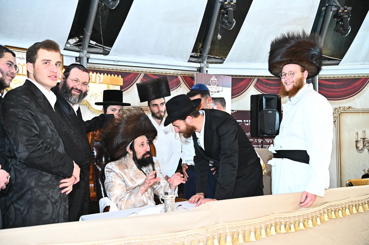 מוצאי ראש השנה בחצה"ק מעז'בוז