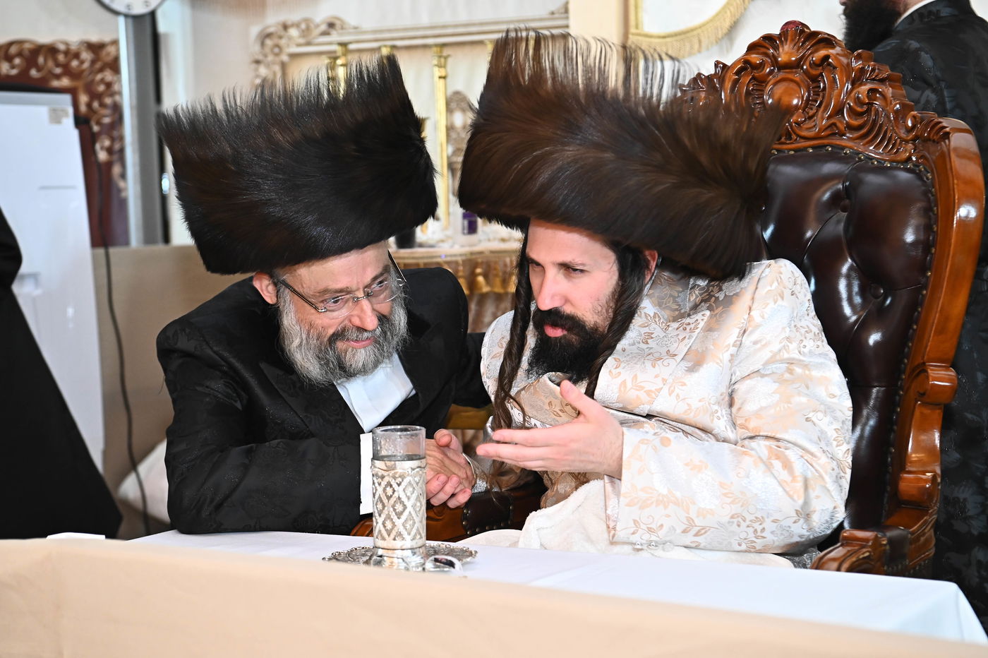 מוצאי ראש השנה בחצה"ק מעז'בוז