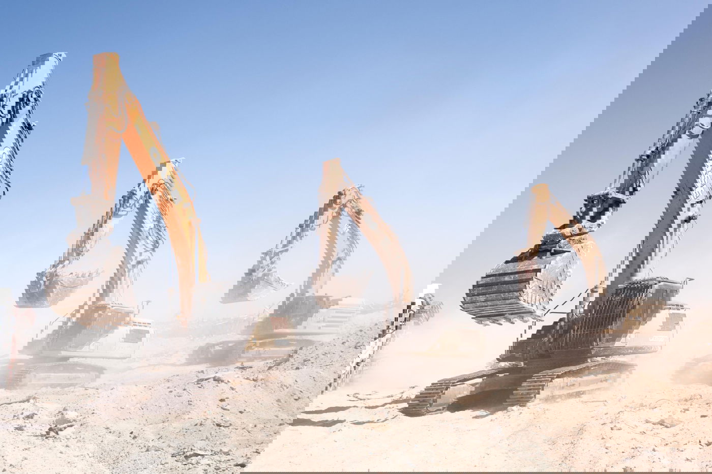 הלוחמים מחסלים מחבלים בשטח; חיל האוויר תוקף מטרות טרור