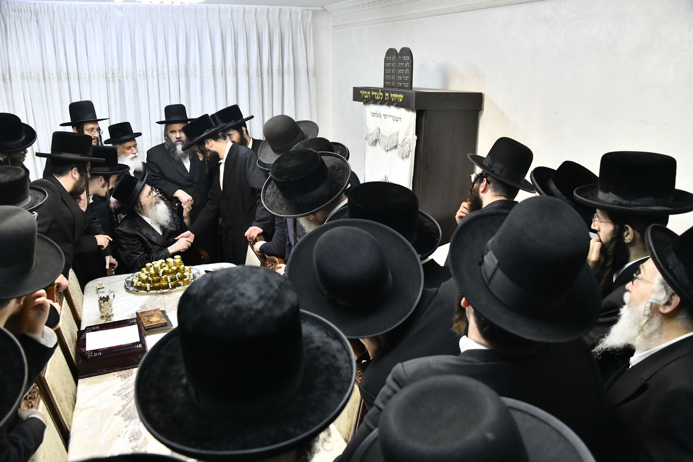 אברכי כולל "דעת משה" אצל האדמו"ר מתולדות משה