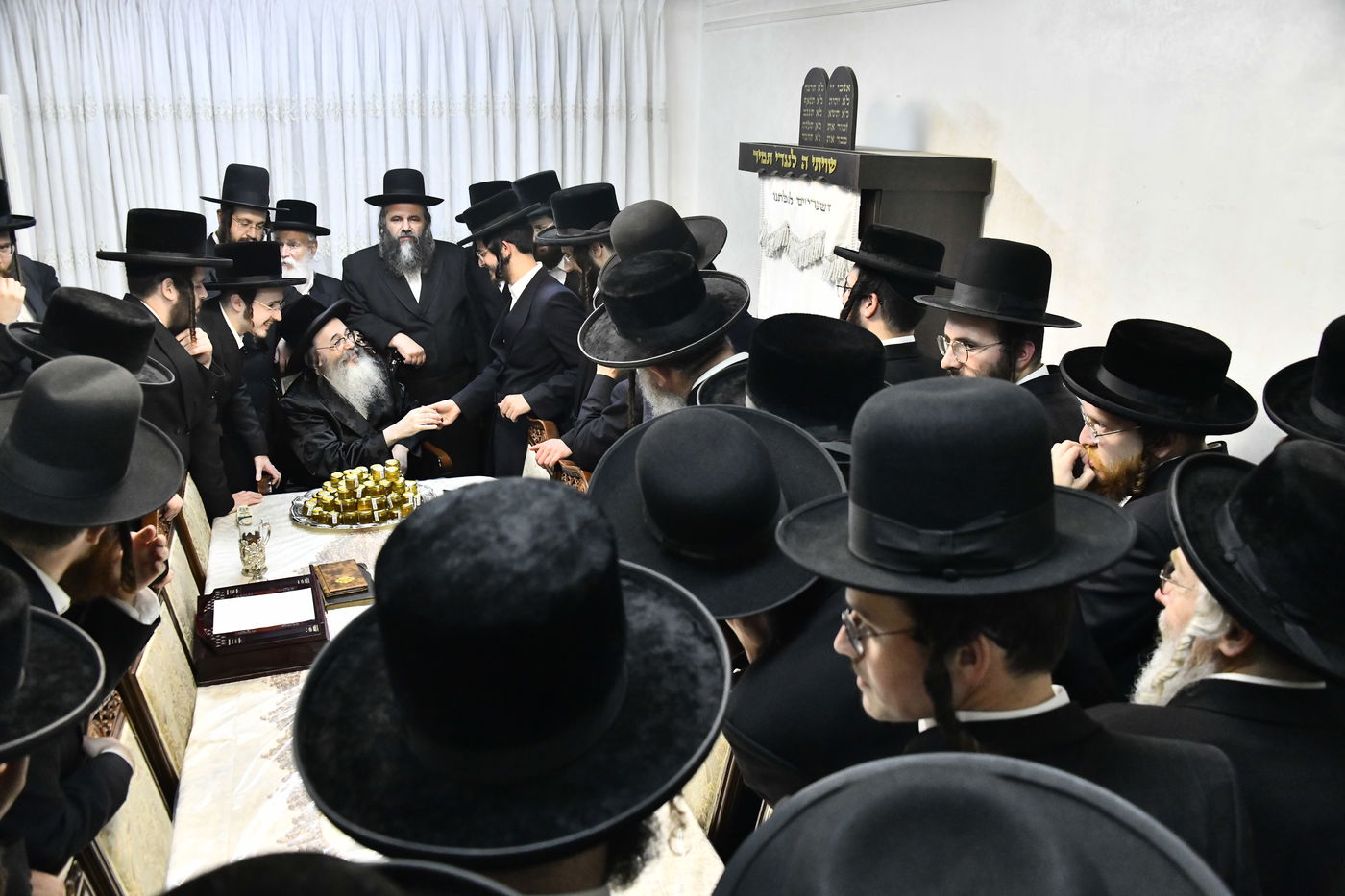 אברכי כולל "דעת משה" אצל האדמו"ר מתולדות משה