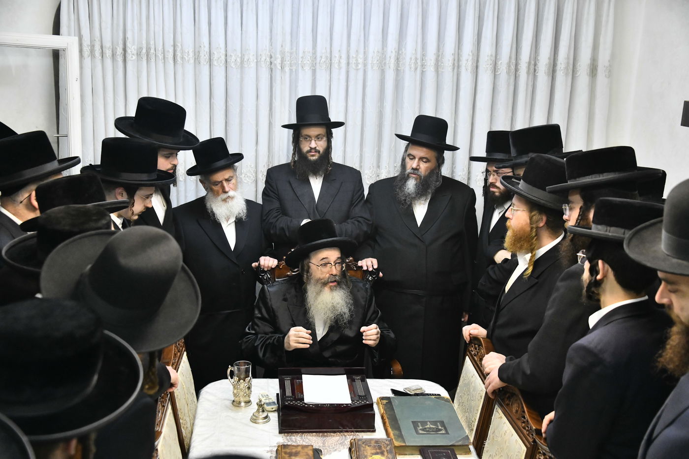 אברכי כולל "דעת משה" אצל האדמו"ר מתולדות משה